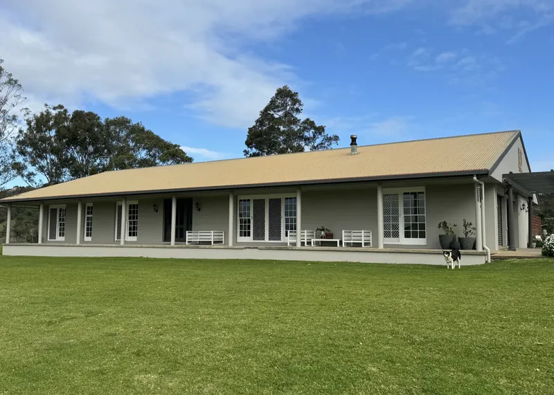 Long single storey home before grey respray