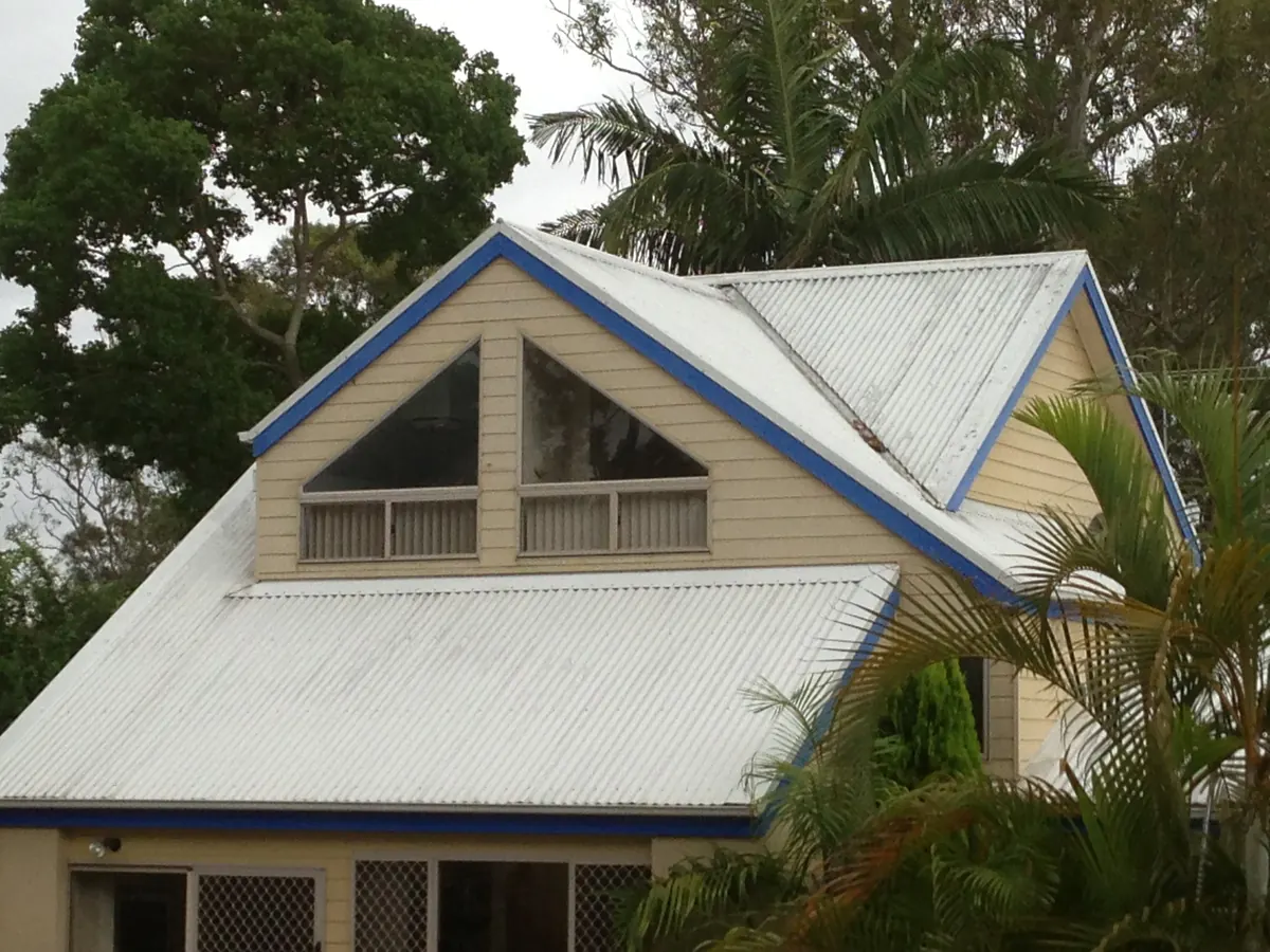 Federation home roof before respray